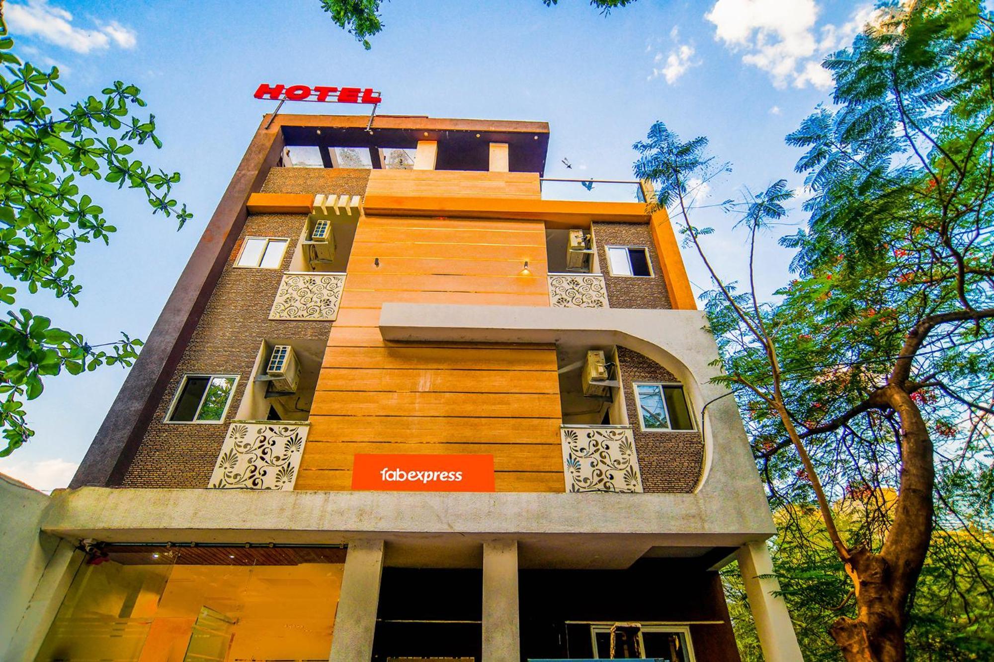 Hotel O Regal Indaur Exteriér fotografie