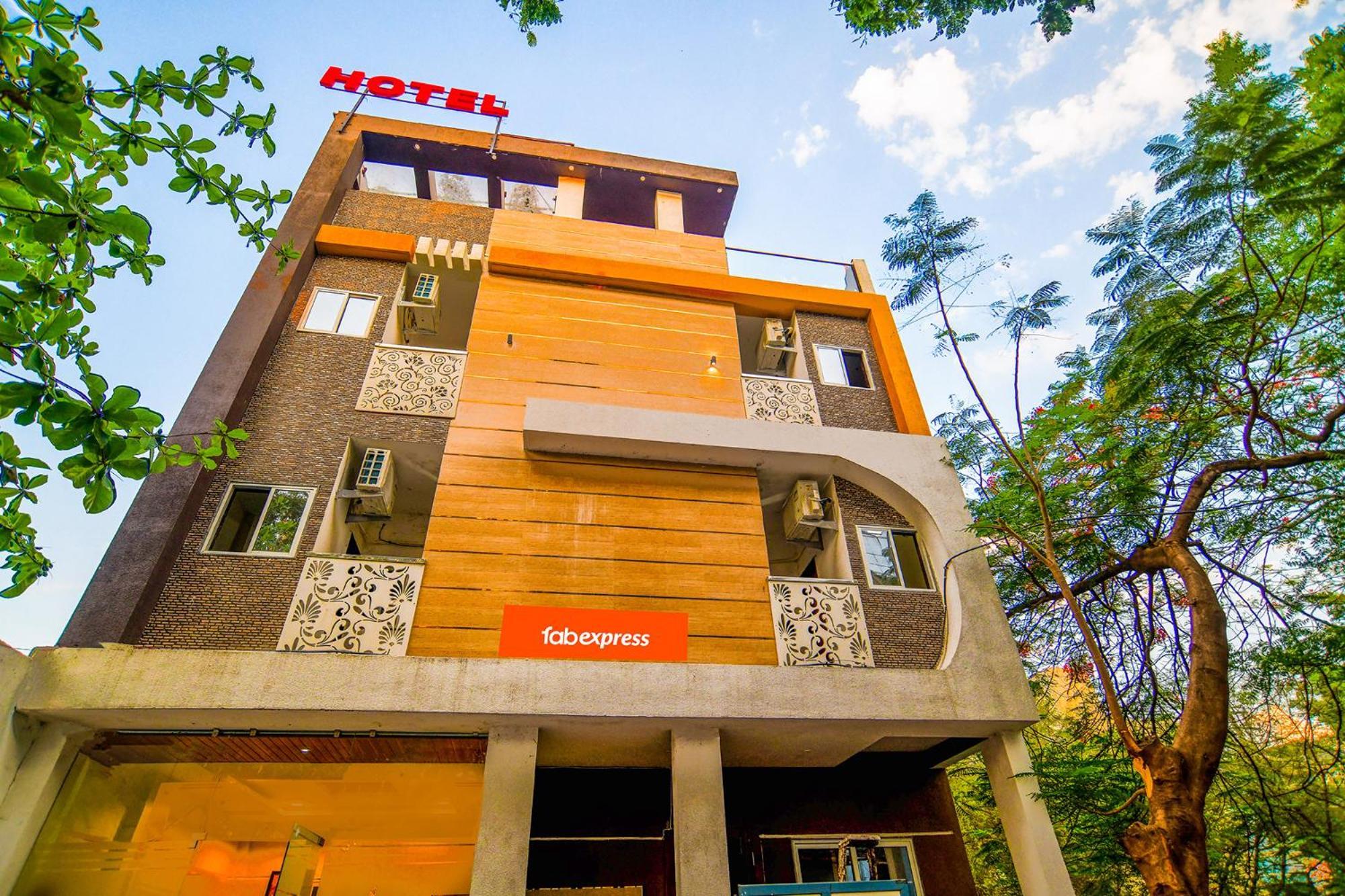Hotel O Regal Indaur Exteriér fotografie